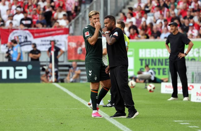 30.08.26 SC Freiburg - SV Werder Bremen Deutschland, Freiburg, 30.08.2026, Fussball, Bundesliga, Saison 2026 2027, SC Freiburg - SV Werder Bremen: v.l. Niclas Füllkrug (SV Werder Bremen), Daniel Thioune (Trainer SV Werder Bremen). *** August 30, 2026 SC Freiburg vs. SV Werder Bremen Germany, Freiburg, August 30, 2026, Soccer, Bundesliga, 2026–2027 Season, SC Freiburg vs. SV Werder Bremen; from left: Niclas Füllkrug (SV Werder Bremen), Daniel Thioune (Head Coach, SV Werder Bremen)