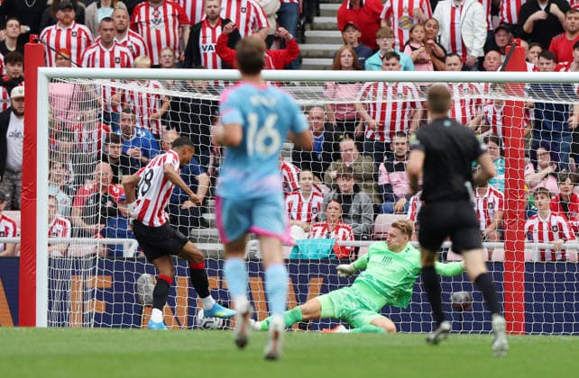 Sunderland, England, 30th August 2026. Wilson Isidor of Sunderland scores the first goal past Bernd Leno of Fulham during the Sunderland vs Fulham Premier League match at the Stadium Of Light, Sunderland. Picture credit should read: Nigel Roddis Sportimage EDITORIAL USE ONLY. No use with unauthorised audio, video, data, fixture lists, club league logos or live services. Online in-match use limited to 120 images, no video emulation. No use in betting, games or single club league player publications. SPI_022_NR_Sunderland_Fulham SPI-4949-0023