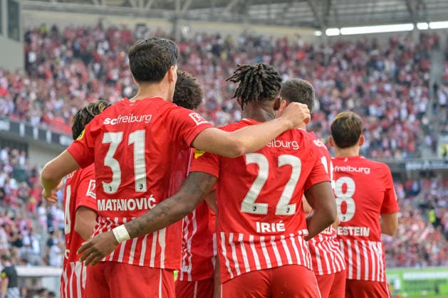 Jubel zum Tor zum 3:0 durch Yuito Suzuki (SC Freiburg, 14) mit Igor Matanovic (SC Freiburg, 31), Berkay Yilmaz (SC Freiburg, 27), Derry Scherhant (SC Freiburg, 07) GER, SC Freiburg vs Werder Bremen, Fussball, Bundesliga, 1. Spieltag, Saison 2026 2027, 30.08.2026 DFL DFB REGULATIONS PROHIBIT ANY USE OF PHOTOGRAPHS AS IMAGE SEQUENCES AND OR QUASI-VIDEO GER, SC Freiburg vs Werder Bremen, Fussball, Bundesliga, 1. Spieltag, Saison 2026 2027, 30.08.2026 Freiburg *** Celebration after Yuito Suzuki’s goal to make it 3–0 for SC Freiburg (No. 14), with Igor Matanovic (SC Freiburg, No. 31), Berkay Yilmaz (SC Freiburg, No. 27), and Derry Scherhant (SC Freiburg), 07 GER, SC Freiburg vs. Werder Bremen, Soccer, Bundesliga, Matchday 1, 2026–2027 season, August 30, 2026 DFL DFB regulations prohibit any use of photographs as image sequences and or quasi-video GER, SC Freiburg vs. Werder Bremen, soccer, Bundesliga, Matchday 1, 2026–2027 season, August 30, 2026, Freiburg Copyright: xEibner-Pressefotox EP_THS