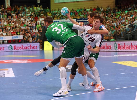 30.08.2026, xovx, Handball Opel Handball-Bundesliga, HSG Wetzlar - SG BBM Bietigheim v.l. Nikolaj Laesö (HSG Wetzlar), Fynn-Luca Nicolaus (SG BBM Bietigheim), Jona Schoch (HSG Wetzlar) Wetzlar Buderus Arena Hessen Deutschland (DE)