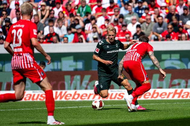 30.08.2026, GER, Fussball, Herren, 1. Bundesliga, Saison 2026 2027, 1. Spieltag, SC Freiburg vs. SV Werder Bremen Marco Grüll ( Werder Bremen, 17 ) im Zweikampf mit Lukas Kübler ( SC Freiburg, 17 ), DFB DFL regulations prohibit any use of photographs as image sequences and or quasi-video Freiburg Europapark Stadion Baden-Württemberg Deutschland *** August 30, 2026, GER, Soccer, Men s, 1. Bundesliga, 2026–2027 Season, Matchday 1, SC Freiburg vs. SV Werder Bremen. Marco Grüll of Werder Bremen (17) in a tackle with Lukas Kübler of SC Freiburg (17). DFB and DFL regulations prohibit any use of photographs as image sequences and or quasi-video. Freiburg Europapark Stadium, Baden-Württemberg, Germany Copyright: xNordphoto Memmlerx