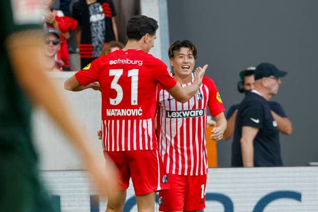 Torjubel bei Yuito Suzuki (SC Freiburg, 14) nach seinem Tor zum 3:0, mit Igor Matanovic (SC Freiburg, 31) , Deutschland, Fussball, 1. Bundesliga, 1.Spieltag, 2026 2027, SC Freiburg vs. SV Werder Bremen, 30.08.2026, Freiburg im Breisgau Europa-Park Stadion Deutschland *** Yuito Suzuki of SC Freiburg, No. 14, celebrates his goal to make it 3–0 with Igor Matanovic of SC Freiburg, No. 31; Germany, soccer, Bundesliga 1, Matchday 1, 2026–2027, SC Freiburg vs. SV Werder Bremen, August 30, 2026, Freiburg im Breisgau, Europa-Park Stadium, Germany Copyright: xGrantxHubbsx