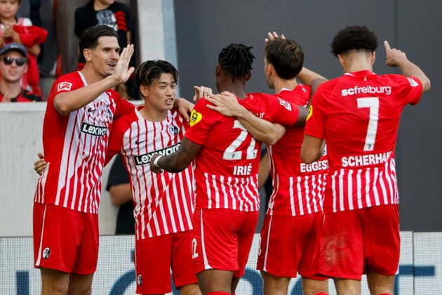 Torjubel SC Freiburg beim 3:0 durch Yuito Suzuki (SC Freiburg, 14) , Deutschland, Fussball, 1. Bundesliga, 1.Spieltag, 2026 2027, SC Freiburg vs. SV Werder Bremen, 30.08.2026, Freiburg im Breisgau Europa-Park Stadion Deutschland *** SC Freiburg celebrates Yuito Suzuki s goal to make it 3–0. SC Freiburg, 14, Germany, Soccer, Bundesliga 1, Matchday 1, 2026–2027, SC Freiburg vs. SV Werder Bremen, August 30, 2026, Freiburg im Breisgau, Europa-Park Stadium, Germany Copyright: xGrantxHubbsx