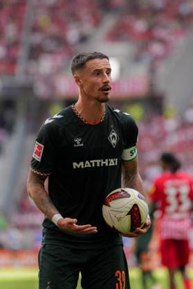 1. Bundesliga: SC Freiburg vs SV Werder Bremen, 30.08.2026 Marco Friedl (SV Werder Bremen, 32) der die Entscheidung des Schiedsrichters nicht versteht 1. Bundesliga: SC Freiburg vs SV Werder Bremen, Europa-Park-Stadion, 30.08.2026 DFB DFL REGULATIONS PROHIBIT ANY USE OF PHOTOGRAPHS AS IMAGE SEQUENCES AND OR QUASI-VIDEO. *** 1 Bundesliga: SC Freiburg vs. SV Werder Bremen, August 30, 2026—Marco Friedl of SV Werder Bremen, age 32, does not understand the referee’s decision. 1 Bundesliga: SC Freiburg vs. SV Werder Bremen, Europa-Park Stadium, August 30, 2026 DFB and DFL regulations prohibit any use of photographs as image sequences and or quasi-video. Copyright: xBEAUTIFULxSPORTS Boscox