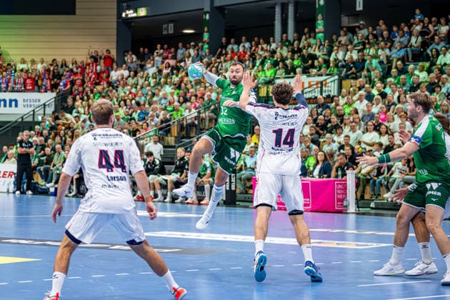 OPEL Handball Bundesliga; HSG Wetzlar - SG BBM Bietigheim, 30.08.26 Nikolaj Laesoe (HSG Wetzlar, 32), Fynn Nicolaus (SG BBM Bietigheim, 14), Mathias Larson (SG BBM Bietigheim, 44), OPEL Handball Bundesliga; HSG Wetzlar - SG BBM Bietigheim: Wetzlar, 30.08.26 Copyright: xBEAUTIFULxSPORTS Roeczeyx