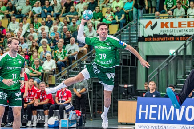 OPEL Handball Bundesliga; HSG Wetzlar - SG BBM Bietigheim, 30.08.26 Ahmed Nafea (HSG Wetzlar, 79), Petter Oeverby (HSG Wetzlar, 11) OPEL Handball Bundesliga; HSG Wetzlar - SG BBM Bietigheim: Wetzlar, 30.08.26 Copyright: xBEAUTIFULxSPORTS Roeczeyx