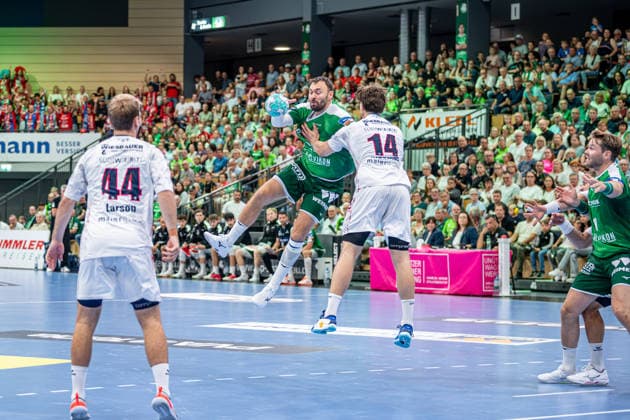OPEL Handball Bundesliga; HSG Wetzlar - SG BBM Bietigheim, 30.08.26 Nikolaj Laesoe (HSG Wetzlar, 32), Fynn Nicolaus (SG BBM Bietigheim, 14), Mathias Larson (SG BBM Bietigheim, 44), Petter Oeverby (HSG Wetzlar, 11) OPEL Handball Bundesliga; HSG Wetzlar - SG BBM Bietigheim: Wetzlar, 30.08.26 Copyright: xBEAUTIFULxSPORTS Roeczeyx