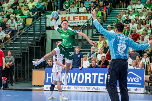 OPEL Handball Bundesliga; HSG Wetzlar - SG BBM Bietigheim, 30.08.26 ^Ahmed Nafea (HSG Wetzlar, 79), Torwart Martin Tomovski (SG BBM Bietigheim, 12) OPEL Handball Bundesliga; HSG Wetzlar - SG BBM Bietigheim: Wetzlar, 30.08.26 Copyright: xBEAUTIFULxSPORTS Roeczeyx