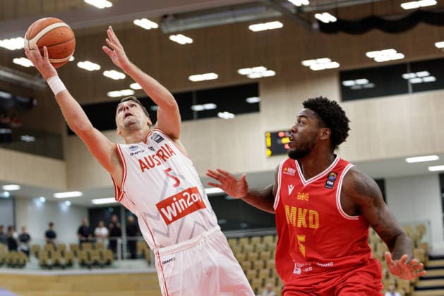 BASKETBALL - FIBA EuroBasket, quali, AUT vs MKD VIENNA,AUSTRIA,30.AUG.26 - BASKETBALL - FIBA EuroBasket 2029 Pre-Qualifier, Austria vs North Macedonia. Image shows Bogic Vujosevic (AUT) and Moses Anthony Wright (MKD).  GEPAxpictures xArminxRauthner