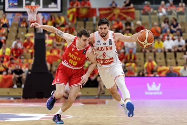 BASKETBALL - FIBA EuroBasket, quali, AUT vs MKD VIENNA,AUSTRIA,30.AUG.26 - BASKETBALL - FIBA EuroBasket 2029 Pre-Qualifier, Austria vs North Macedonia. Image shows Viktor Tashovsi (MKD) and Daniel Friedrich (AUT).  GEPAxpictures xArminxRauthner