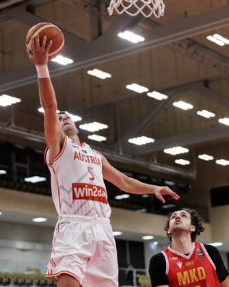 BASKETBALL - FIBA EuroBasket, quali, AUT vs MKD VIENNA,AUSTRIA,30.AUG.26 - BASKETBALL - FIBA EuroBasket 2029 Pre-Qualifier, Austria vs North Macedonia. Image shows Bogic Vujosevic (AUT) and Viktor Efremovski (MKD).  GEPAxpictures xArminxRauthner