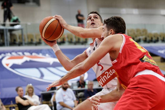 BASKETBALL - FIBA EuroBasket, quali, AUT vs MKD VIENNA,AUSTRIA,30.AUG.26 - BASKETBALL - FIBA EuroBasket 2029 Pre-Qualifier, Austria vs North Macedonia. Image shows Bogic Vujosevic (AUT) and Adem Mekic (MKD).  GEPAxpictures xArminxRauthner