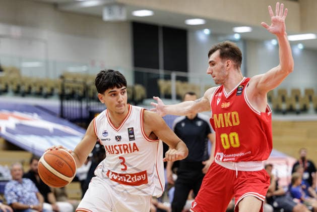 BASKETBALL - FIBA EuroBasket, quali, AUT vs MKD VIENNA,AUSTRIA,30.AUG.26 - BASKETBALL - FIBA EuroBasket 2029 Pre-Qualifier, Austria vs North Macedonia. Image shows Nico Zeleznik (AUT) and Viktor Tashovsi (MKD).  GEPAxpictures xArminxRauthner
