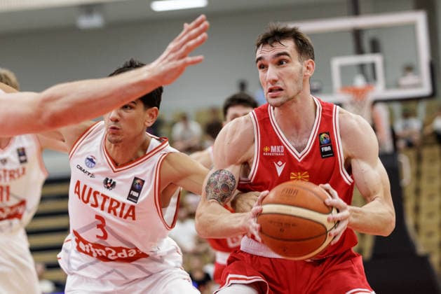 BASKETBALL - FIBA EuroBasket, quali, AUT vs MKD VIENNA,AUSTRIA,30.AUG.26 - BASKETBALL - FIBA EuroBasket 2029 Pre-Qualifier, Austria vs North Macedonia. Image shows Nico Zeleznik (AUT) and Viktor Tashovsi (MKD).  GEPAxpictures xArminxRauthner