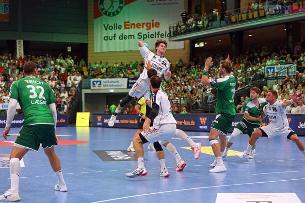 30.08.2026, xovx, Handball Opel Handball-Bundesliga, HSG Wetzlar - SG BBM Bietigheim v.l. Nikolaj Laesö (HSG Wetzlar), Maxim Orlov (SG BBM Bietigheim), Jona Schoch (HSG Wetzlar), Dominik Claus (SG BBM Bietigheim), Petter Överby (HSG Wetzlar), Niklas Theiß (HSG Wetzlar), Fabian Wiederstein (SG BBM Bietigheim) Wetzlar Buderus Arena Hessen Deutschland (DE)