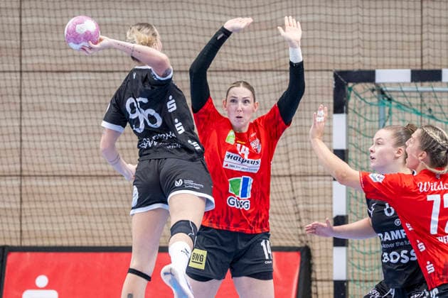 Handball Bundesliga Frauen, Saison 2026 2027 SV Union Halle-Neustadt vs.TuS Metzingen Halle, Deutschland 30.August 2026: Im Bild:v.li.Charlotte Cholevova (Metzingen) und Tina Wagenlader (Halle) Halle Saale SWH Arena Sachsen-Anhalt Deutschland