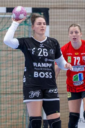 Handball Bundesliga Frauen, Saison 2026 2027 SV Union Halle-Neustadt vs.TuS Metzingen Halle, Deutschland 30.August 2026: Im Bild:v.li.Svenja Huebner (Metzingen) und Ilona Kieffer (Halle) Halle Saale SWH Arena Sachsen-Anhalt Deutschland