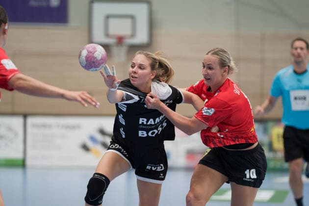 Johanna Farkas (Tussies, 19), Lea Gruber (Halle, 19), SV Union Halle-Neustadt vs. TuS Metzingen, 1. Handball Bundesliga Frauen, Saison 2026 27, 30.08.2026 Halle SWH Arena Sachsen-Anhalt Deutschland