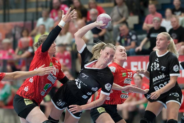 Nele Wenzel (Halle, 33), Charlotte Cholevova (Tussies, 96), Marie Polakova (Halle, 23), Maraike Kusian (Tussies, 38), SV Union Halle-Neustadt vs. TuS Metzingen, 1. Handball Bundesliga Frauen, Saison 2026 27, 30.08.2026 Halle SWH Arena Sachsen-Anhalt Deutschland