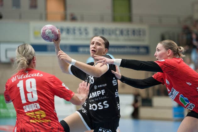 Lea Gruber (Halle, 19), Santina Sabatnig (Tussies, 18), Tina Wagenlader (Halle, 14), SV Union Halle-Neustadt vs. TuS Metzingen, 1. Handball Bundesliga Frauen, Saison 2026 27, 30.08.2026 Halle SWH Arena Sachsen-Anhalt Deutschland