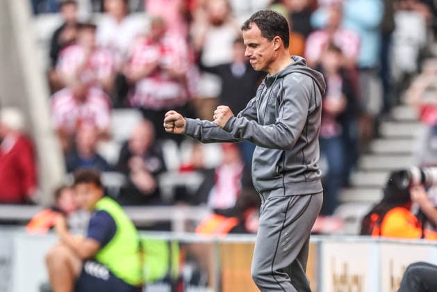 Premier League: Sunderland v Fulham Regis Le Bris manager of Sunderland celebrates as the full time whistle is blown during the Premier League match Sunderland vs Fulham at Stadium Of Light, Sunderland, United Kingdom on 30 August 2026 (Photo by Alfie Cosgrove News Images) Sunderland Stadium Of Light Tyne and Wear United Kingdom Copyright: xAlfiexCosgrove NewsxImagesx