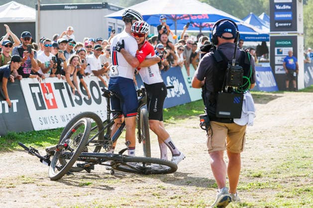 TRENTO, ITALY - AUGUST 30: Charlie Aldridge from Great Britain L) and Cole Punchard from Canada C) celebrates after the Uci Mountainbike World Championship, WM, Weltmeisterschaft - Men Elite Cross-County World Championships at Val di Sole on August 30, 2026 in Trento, Italy. Trento Val di Sole Trento Italy Copyright: xJustPictures.ch FrancescoxMinghettix jp-en-EuSpIm-JP6_FRM_UCIWC_ManXCO_30Aug_000349