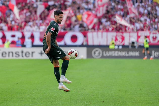 1. Bundesliga: SC Freiburg vs SV Werder Bremen, 30.08.2026 Ludovit Reis (SV Werder Bremen, 15) mit einer Ballannahme in der Luft 1. Bundesliga: SC Freiburg vs SV Werder Bremen, Europa-Park-Stadion, 30.08.2026 DFB DFL REGULATIONS PROHIBIT ANY USE OF PHOTOGRAPHS AS IMAGE SEQUENCES AND OR QUASI-VIDEO. *** 1 Bundesliga SC Freiburg vs. SV Werder Bremen, August 30, 2026 Ludovit Reis (SV Werder Bremen), No. 15, controlling the ball in the air 1 Bundesliga SC Freiburg vs. SV Werder Bremen, Europa-Park Stadium, August 30, 2026 DFB and DFL regulations prohibit any use of photographs as image sequences and or quasi-video. Copyright: xBEAUTIFULxSPORTS Boscox