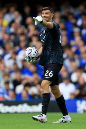 Chelsea FC v Brighton & Hove Albion - Premier League 2026 27 Emiliano Martinez, goalkeeper of Chelsea on the ball during the Premier League 2026 27 match between Chelsea FC and Brighton & Hove Albion at Stamford Bridge on August 30, 2026 in London, England. WARNING! This Photograph May Only Be Used For Newspaper And Or Magazine Editorial Purposes. May Not Be Used For Publications Involving 1 player, 1 Club Or 1 Competition Without Written Authorisation From Football DataCo Ltd. For Any Queries, Please Contact Football DataCo Ltd on +44 (0) 207 864 9121 London Stamford Bridge England United Kingdom Copyright: xAllstarxPicturexLibraryxLtdx