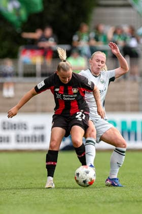 30.08.2026, GER, Fussball, Frauen, Google-Pixel Frauen- Bundesliga , Saison 2026 2027, Bayer 04 Leverkusen - VfL Wolfsburg Vanessa Fudalla (B04) und Thea Bjelde (WOB) im Kampf um den Ball Leverkusen Ulrich-Haberland-Stadion Nordrhein-Westfalen Deutschland *** August 30, 2026, GER, Soccer, Women, Google Pixel Women s Bundesliga, 2026–2027 season, Bayer 04 Leverkusen vs. VfL Wolfsburg: Vanessa Fudalla (B04) and Thea Bjelde (WOB) battling for the ball at the Ulrich Haberland Stadium in Leverkusen, North Rhine-Westphalia, Germany Copyright: xAdrianxSchlüterx