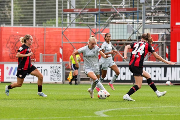 30.08.2026, xgrfx, Fussball Google Pixel Frauen-Bundesliga, Bayer Leverkusen - VfL Wolfsburg v.l. Tor, Ella Peddemors zum 0:1 (VfL Wolfsburg) Leverkusen *** August 30, 2026, xgrfx, Soccer Google Pixel Women s Bundesliga, Bayer Leverkusen vs. VfL Wolfsburg, Ella Peddemors scores the 0-1 goal for VfL Wolfsburg against Leverkusen