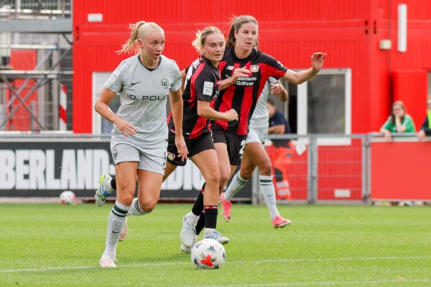 30.08.2026, xgrfx, Fussball Google Pixel Frauen-Bundesliga, Bayer Leverkusen - VfL Wolfsburg v.l. Tor, Ella Peddemors zum 0:1 (VfL Wolfsburg) Leverkusen *** August 30, 2026, xgrfx, Soccer Google Pixel Women s Bundesliga, Bayer Leverkusen vs. VfL Wolfsburg, Ella Peddemors scores the 0-1 goal for VfL Wolfsburg against Leverkusen