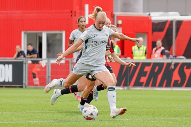 30.08.2026, xgrfx, Fussball Google Pixel Frauen-Bundesliga, Bayer Leverkusen - VfL Wolfsburg v.l. Tor, Ella Peddemors zum 0:1 (VfL Wolfsburg) Leverkusen *** August 30, 2026, xgrfx, Soccer Google Pixel Women s Bundesliga, Bayer Leverkusen vs. VfL Wolfsburg, Ella Peddemors scores the 0-1 goal for VfL Wolfsburg against Leverkusen
