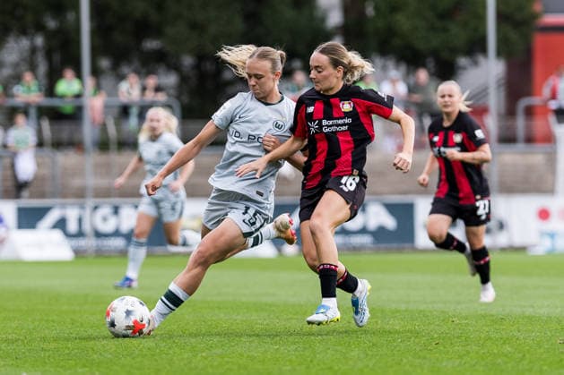 GOOGLE PIXEL Frauen-Bundesliga, Bayer 04 Leverkusen - VfL Wolfsburg; 30.08.2026 Zweikampf Weronika Arasniewicz (VfL Wolfsburg, 15), Sofie Lena Zdebel (Bayer 04 Leverkusen, 16) GOOGLE PIXEL Frauen-Bundesliga, Bayer 04 Leverkusen - VfL Wolfsburg, Leverkusen, Ulrich-Haberland-Stadion am 30.08.2026 DFB REGULATIONS PROHIBIT ANY USE OF PHOTOGRAPHS AS IMAGE SEQUENCES AND OR QUASI-VIDEO. *** GOOGLE PIXEL Women s Bundesliga, Bayer 04 Leverkusen vs. VfL Wolfsburg, August 30, 2026, Tackle by Weronika Arasniewicz (VfL Wolfsburg), 15, Sofie Lena Zdebel, Bayer 04 Leverkusen, 16 GOOGLE PIXEL Women’s Bundesliga, Bayer 04 Leverkusen vs. VfL Wolfsburg, Leverkusen, Ulrich Haberland Stadium on August 30, 2026. DFB regulations prohibit any use of photographs as image sequences and or quasi-video. Copyright: xBEAUTIFULxSPORTS Wunderlx
