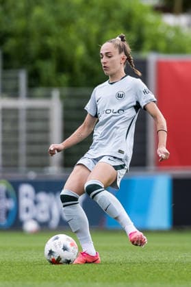 GOOGLE PIXEL Frauen-Bundesliga, Bayer 04 Leverkusen - VfL Wolfsburg; 30.08.2026 Sophia Kleinherne (VfL Wolfsburg, 4) am Ball GOOGLE PIXEL Frauen-Bundesliga, Bayer 04 Leverkusen - VfL Wolfsburg, Leverkusen, Ulrich-Haberland-Stadion am 30.08.2026 DFB REGULATIONS PROHIBIT ANY USE OF PHOTOGRAPHS AS IMAGE SEQUENCES AND OR QUASI-VIDEO. *** GOOGLE PIXEL Women s Bundesliga, Bayer 04 Leverkusen vs. VfL Wolfsburg, August 30, 2026, Sophia Kleinherne (VfL Wolfsburg), 4 on the ball, GOOGLE PIXEL Women s Bundesliga, Bayer 04 Leverkusen vs. VfL Wolfsburg, Leverkusen, Ulrich Haberland Stadium on August 30, 2026 DFB regulations prohibit any use of photographs as image sequences and or quasi-video Copyright: xBEAUTIFULxSPORTS Wunderlx