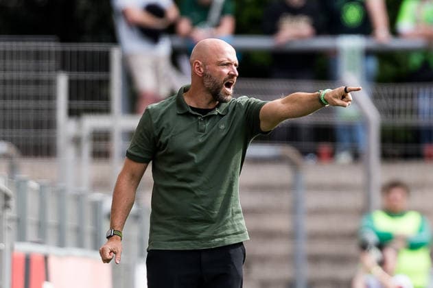 GOOGLE PIXEL Frauen-Bundesliga, Bayer 04 Leverkusen - VfL Wolfsburg; 30.08.2026 Stephan Lerch (Trainer VfL Wolfsburg) gestikuliert GOOGLE PIXEL Frauen-Bundesliga, Bayer 04 Leverkusen - VfL Wolfsburg, Leverkusen, Ulrich-Haberland-Stadion am 30.08.2026 DFB REGULATIONS PROHIBIT ANY USE OF PHOTOGRAPHS AS IMAGE SEQUENCES AND OR QUASI-VIDEO. *** GOOGLE PIXEL Women s Bundesliga, Bayer 04 Leverkusen vs. VfL Wolfsburg, August 30, 2026. Stephan Lerch, coach of VfL Wolfsburg, gestures. GOOGLE PIXEL Women s Bundesliga, Bayer 04 Leverkusen vs. VfL Wolfsburg, Leverkusen, Ulrich Haberland Stadium on August 30, 2026. DFB regulations prohibit any use of photographs as image sequences and or quasi-video. Copyright: xBEAUTIFULxSPORTS Wunderlx