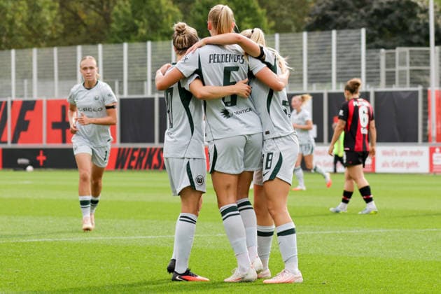 30.08.2026, xgrfx, Fussball Google Pixel Frauen-Bundesliga, Bayer Leverkusen - VfL Wolfsburg v.l. Tor, Ella Peddemors zum 0:1 (VfL Wolfsburg) Leverkusen *** August 30, 2026, xgrfx, Soccer, Google Pixel, Women s Bundesliga, Bayer Leverkusen vs. VfL Wolfsburg, Goal, Ella Peddemors scores to make it 0-1 for VfL Wolfsburg against Leverkusen
