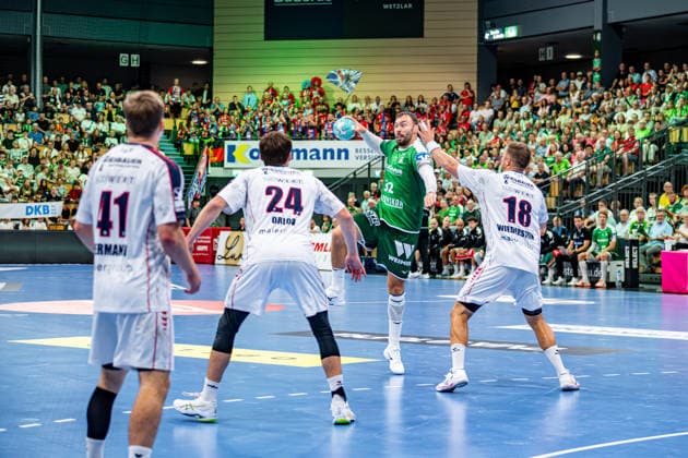 OPEL Handball Bundesliga; HSG Wetzlar - SG BBM Bietigheim, 30.08.26 Nikolaj Laesoe (HSG Wetzlar, 32),Fabian Wiederstein (SG BBM Bietigheim, 18), Maxim Orlov (SG BBM Bietigheim, 24), Till Hermann (SG BBM Bietigheim, 41) OPEL Handball Bundesliga; HSG Wetzlar - SG BBM Bietigheim: Wetzlar, 30.08.26 Copyright: xBEAUTIFULxSPORTS Roeczeyx