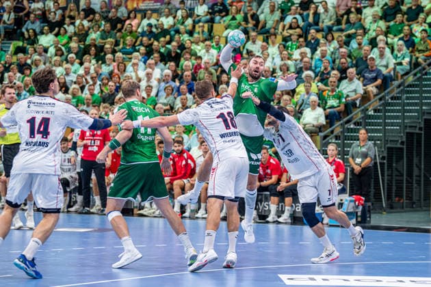 OPEL Handball Bundesliga; HSG Wetzlar - SG BBM Bietigheim, 30.08.26 Nikolaj Laesoe (HSG Wetzlar, 32), Fabian Wiederstein (SG BBM Bietigheim, 18), Petter Oeverby (HSG Wetzlar, 11), Fynn Nicolaus (SG BBM Bietigheim, 14), Dominik Claus (SG BBM Bietigheim, 7) OPEL Handball Bundesliga; HSG Wetzlar - SG BBM Bietigheim: Wetzlar, 30.08.26 Copyright: xBEAUTIFULxSPORTS Roeczeyx