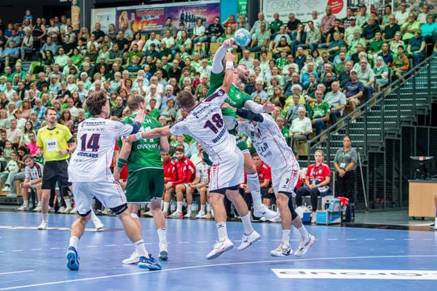 OPEL Handball Bundesliga; HSG Wetzlar - SG BBM Bietigheim, 30.08.26 Nikolaj Laesoe (HSG Wetzlar, 32), Fabian Wiederstein (SG BBM Bietigheim, 18), Petter Oeverby (HSG Wetzlar, 11), Fynn Nicolaus (SG BBM Bietigheim, 14), Dominik Claus (SG BBM Bietigheim, 7) OPEL Handball Bundesliga; HSG Wetzlar - SG BBM Bietigheim: Wetzlar, 30.08.26 Copyright: xBEAUTIFULxSPORTS Roeczeyx