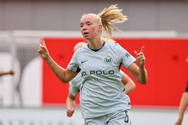 Leverkusen, Deutschland: 30.08.2026 - 1. Frauenbundesliga 2026 2027 - Bayer Leverkusen Frauen vs. VfL Wolfsburg Frauen Im Bild: Torschützin Ella Peddemors (Wolfsburg) macht das Tor zum 1:0 für Wolfsburg und jubelt *** Leverkusen, Germany, August 30, 2026, Women s Bundesliga 2026–2027, Bayer Leverkusen Women vs. VfL Wolfsburg Women. Pictured: Goal scorer Ella Peddemor of Wolfsburg scores the 1–0 goal for Wolfsburg and celebrates. Copyright: HMBxMedia MadeleinexFantini