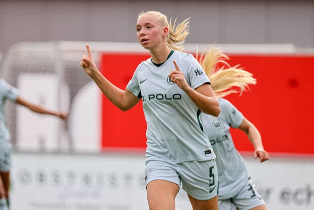 Leverkusen, Deutschland: 30.08.2026 - 1. Frauenbundesliga 2026 2027 - Bayer Leverkusen Frauen vs. VfL Wolfsburg Frauen Im Bild: Torschützin Ella Peddemors (Wolfsburg) macht das Tor zum 1:0 für Wolfsburg und jubelt *** Leverkusen, Germany, August 30, 2026, Women s Bundesliga 2026–2027, Bayer Leverkusen Women vs. VfL Wolfsburg Women. Pictured: Goal scorer Ella Peddemor of Wolfsburg scores the 1–0 goal for Wolfsburg and celebrates. Copyright: HMBxMedia MadeleinexFantini