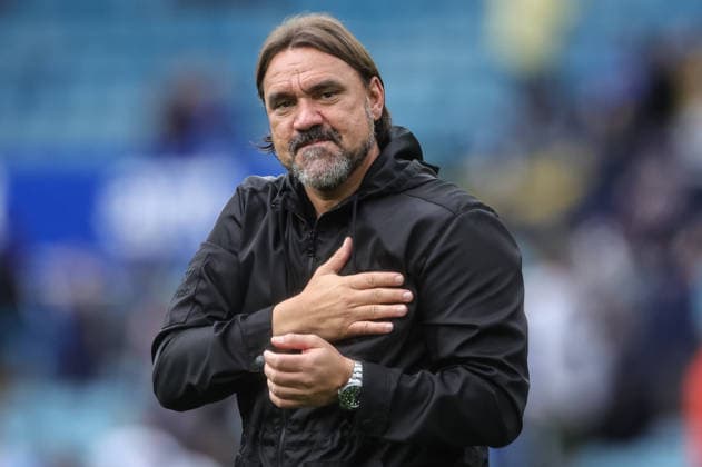 Premier League: Leeds United v Brentford Daniel Farke manager of Leeds United acknowledges the fans during the Premier League match Leeds United vs Brentford at Elland Road, Leeds, United Kingdom on 30 August 2026 (Photo by Mark Cosgrove News Images) Leeds Elland Road West Yorkshire United Kingdom Copyright: xMarkxCosgrove NewsxImagesx