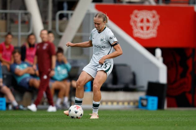 Fußball I Frauen I Bundesliga I Saison 2026-2027 I 2. Spieltag I Bayer 04 Leverkusen - VfL Wolfsburg I 30.08.2026 Weronika Arasniewicz (15, VfL Wolfsburg) Passspiel Freisteller, Nahaufnahme, Porträt, Portrait, Einzelfoto, Einzelbild, Körper Leverkusen Ulrich-Haberland-Stadion Niedersachsen Deutschland *** Soccer I Women s I Bundesliga I 2026–2027 Season I Matchday 2 I Bayer 04 Leverkusen vs. VfL Wolfsburg I August 30, 2026 Weronika Arasniewicz 15, VfL Wolfsburg Passing Play, Free Kick, Close-up, Portrait, Individual Photo, Single Frame, Body, Leverkusen, Ulrich Haberland Stadium, Lower Saxony, Germany Copyright: xLobeca CedricxSiefkerx