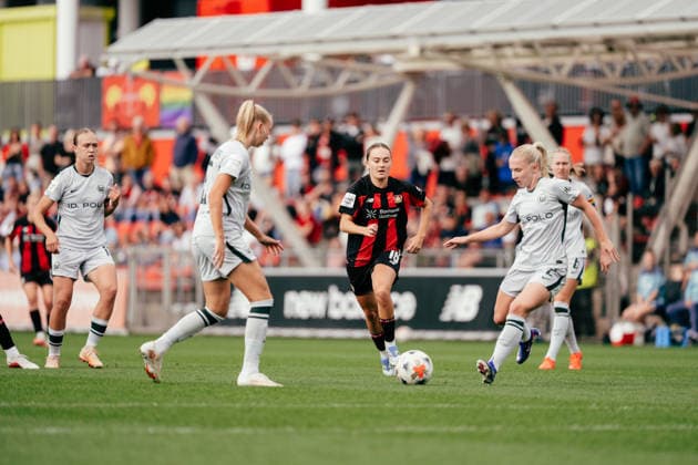 30.08.26, Women, Football, Google Pixel Frauen Bundesliga, Season 2026 2027, Bayer 04 Leverkusen - VfL Wolfsburg, Matchday 2 Sofie Zdebel ( 16 - Bayer 04 Leverkusen) running for the ball Leverkusen Ulrich-Haberland-Stadion NRW Deutschland