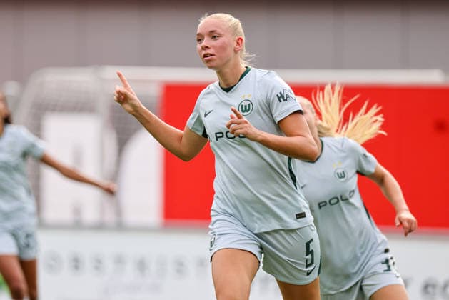 Leverkusen, Deutschland: 30.08.2026 - 1. Frauenbundesliga 2026 2027 - Bayer Leverkusen Frauen vs. VfL Wolfsburg Frauen Im Bild: Torschützin Ella Peddemors (Wolfsburg) macht das Tor zum 1:0 für Wolfsburg und jubelt *** Leverkusen, Germany, August 30, 2026, Women s Bundesliga 2026–2027, Bayer Leverkusen Women vs. VfL Wolfsburg Women. Pictured: Goal scorer Ella Peddemor of Wolfsburg scores the 1–0 goal for Wolfsburg and celebrates. Copyright: HMBxMedia MadeleinexFantini