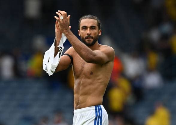 Dominic Calvert-Lewin of Leeds United applauds the fans after the game Leeds United v Brentford, Premier League Football, Football, Elland Road, Leeds, UK - 30 Aug 2026Leeds Elland Road United Kingdom EDITORIAL USE ONLY No use with unauthorised audio, video, data, fixture lists, club league logos or live services. Online in-match use limited to 120 images, no video emulation. No use in betting, games or single club league player publications. Copyright: xAnnaxGowthorpe Shutterstockx 17119080an