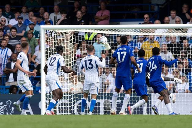 Pascal Gross of Brighton and Hove Albion scores 4-3 Chelsea v Brighton and Hove Albion, Premier League Football, Football, Stamford Bridge, London, UK - 30 Aug 2026London Stamford Bridge United Kingdom EDITORIAL USE ONLY No use with unauthorised audio, video, data, fixture lists, club league logos or live services. Online in-match use limited to 120 images, no video emulation. No use in betting, games or single club league player publications. Copyright: xIanxTuttle Shutterstockx 17119079bz