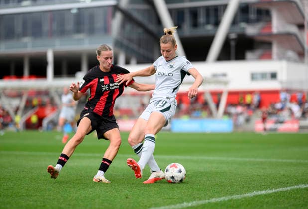 (l-r) Müller Marlene (LEV), Sarai LINDER (WOB) Aktion, Zweikampf. Fussball Google Pixel Frauen 1. Bundesliga, 2. Spieltag, Bayer 04 Leverkusen (LEV) - VfL Wolfsburg (WOB), am 30.08.2026 in Leverkusen Deutschland Ulrich-Haberland-Stadion *** l r Müller Marlene LEV, Sarai LINDER WOB Action, Soccer Tackle Google Pixel Women s 1st Bundesliga, Matchday 2, Bayer 04 Leverkusen LEV VfL Wolfsburg WOB, on August 30, 2026, in Leverkusen, Germany, at Ulrich Haberland Stadium
