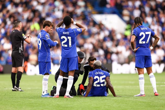 Chelsea v Brighton & Hove Albion 30 August 2026, London - Premier League Football - Chelsea v Brighton & Hove Albion - Moises Caicedo of Chelsea has to go off shortly after being substituted on due to injury - Photo: Jacques Feeney Offside. London UK Copyright: xJacquesxFeeneyx xOffsidexOffside