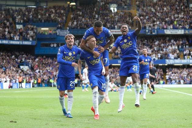 Cole Palmer of Chelsea celebrates scoring his team s fourth goal with teammates Chelsea v Brighton and Hove Albion, Premier League, Football, Stamford Bridge, London, UK, 30 08 2026, England - 30 Aug 2026London Stamford Bridge England United Kingdom EDITORIAL USE ONLY No use with unauthorised audio, video, data, fixture lists, club league logos or live services. Online in-match use limited to 120 images, no video emulation. No use in betting, games or single club league player publications. Copyright: xHanc WiredxPhotos Shutterstockx 17125813bh